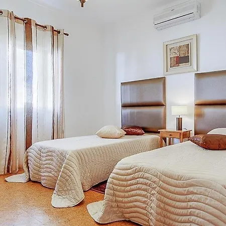 Gale Sleeps 8 Pool Air Con Wifi Villa